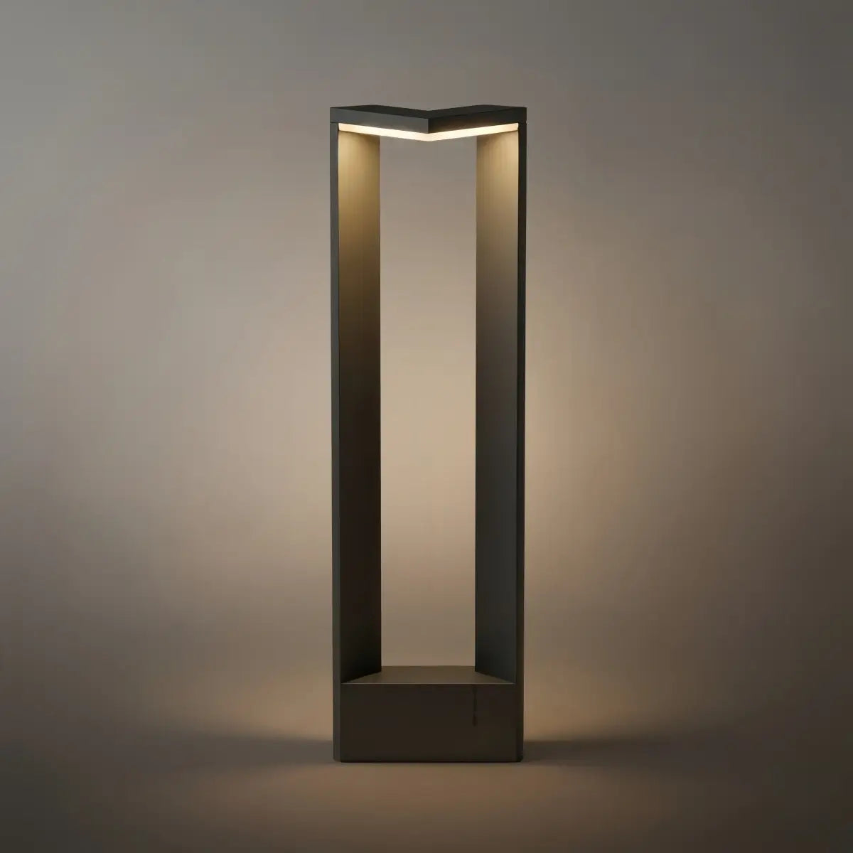 Minimalist_Right-Angle_Outdoor_Pathway_Light